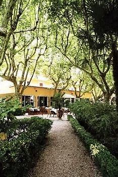 Hotel La Touloubre La Barben Exterior foto